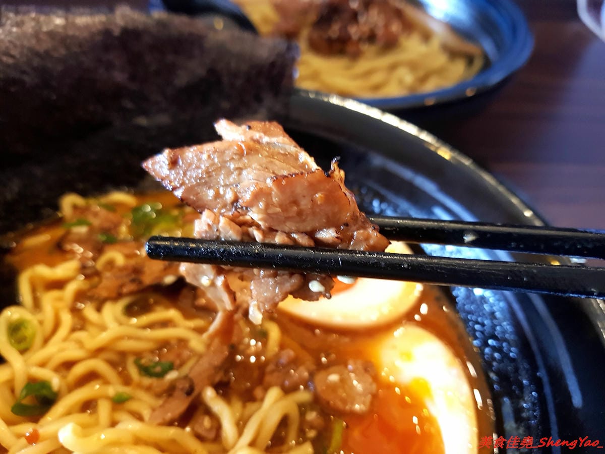 [台中大甲]いけっ麺 – 大甲新開的無中文店名低調拉麵店,老闆特地遠赴日本學煮拉麵技術,湯頭口味不錯,配料也很用心,炙燒碎叉燒頗有特色,自製的糖心蛋和筍乾也很好吃。