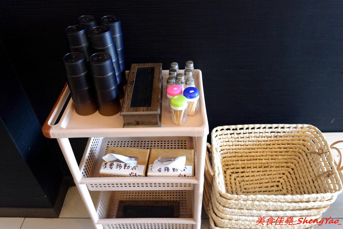 [台中大甲]いけっ麺 – 大甲新開的無中文店名低調拉麵店,老闆特地遠赴日本學煮拉麵技術,湯頭口味不錯,配料也很用心,炙燒碎叉燒頗有特色,自製的糖心蛋和筍乾也很好吃。
