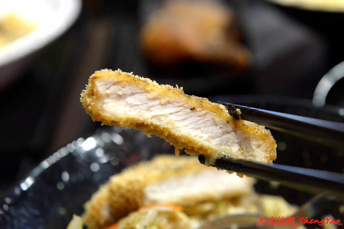 [台中沙鹿]ㄨ麻尹 台中沙鹿店 – 來自彰化市的人氣平價日式食堂,丼飯、咖哩飯和炒烏龍麵都不錯吃很推薦,工讀生妹妹清純呆萌超可愛,12/16-12/29試賣期間優惠很大方。