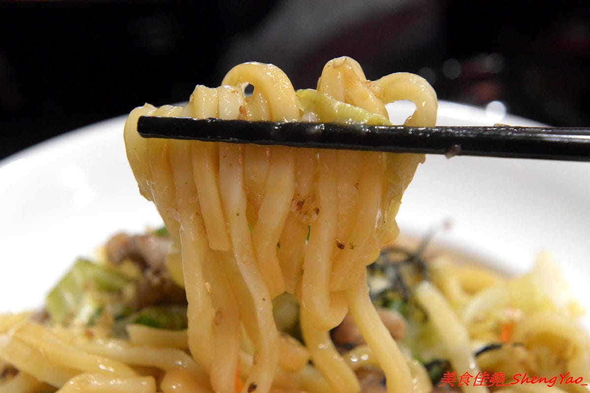 [台中沙鹿]ㄨ麻尹 台中沙鹿店 – 來自彰化市的人氣平價日式食堂,丼飯、咖哩飯和炒烏龍麵都不錯吃很推薦,工讀生妹妹清純呆萌超可愛,12/16-12/29試賣期間優惠很大方。