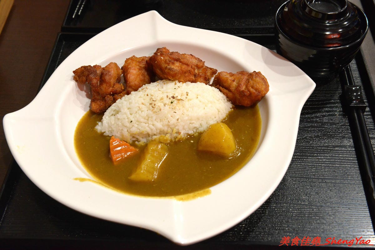 [台中沙鹿]ㄨ麻尹 台中沙鹿店 – 來自彰化市的人氣平價日式食堂,丼飯、咖哩飯和炒烏龍麵都不錯吃很推薦,工讀生妹妹清純呆萌超可愛,12/16-12/29試賣期間優惠很大方。