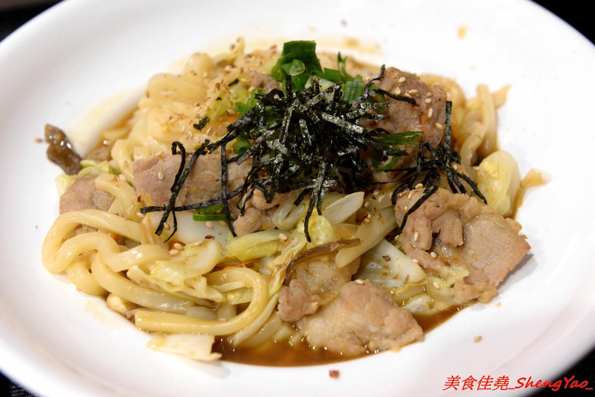 [台中沙鹿]ㄨ麻尹 台中沙鹿店 – 來自彰化市的人氣平價日式食堂,丼飯、咖哩飯和炒烏龍麵都不錯吃很推薦,工讀生妹妹清純呆萌超可愛,12/16-12/29試賣期間優惠很大方。