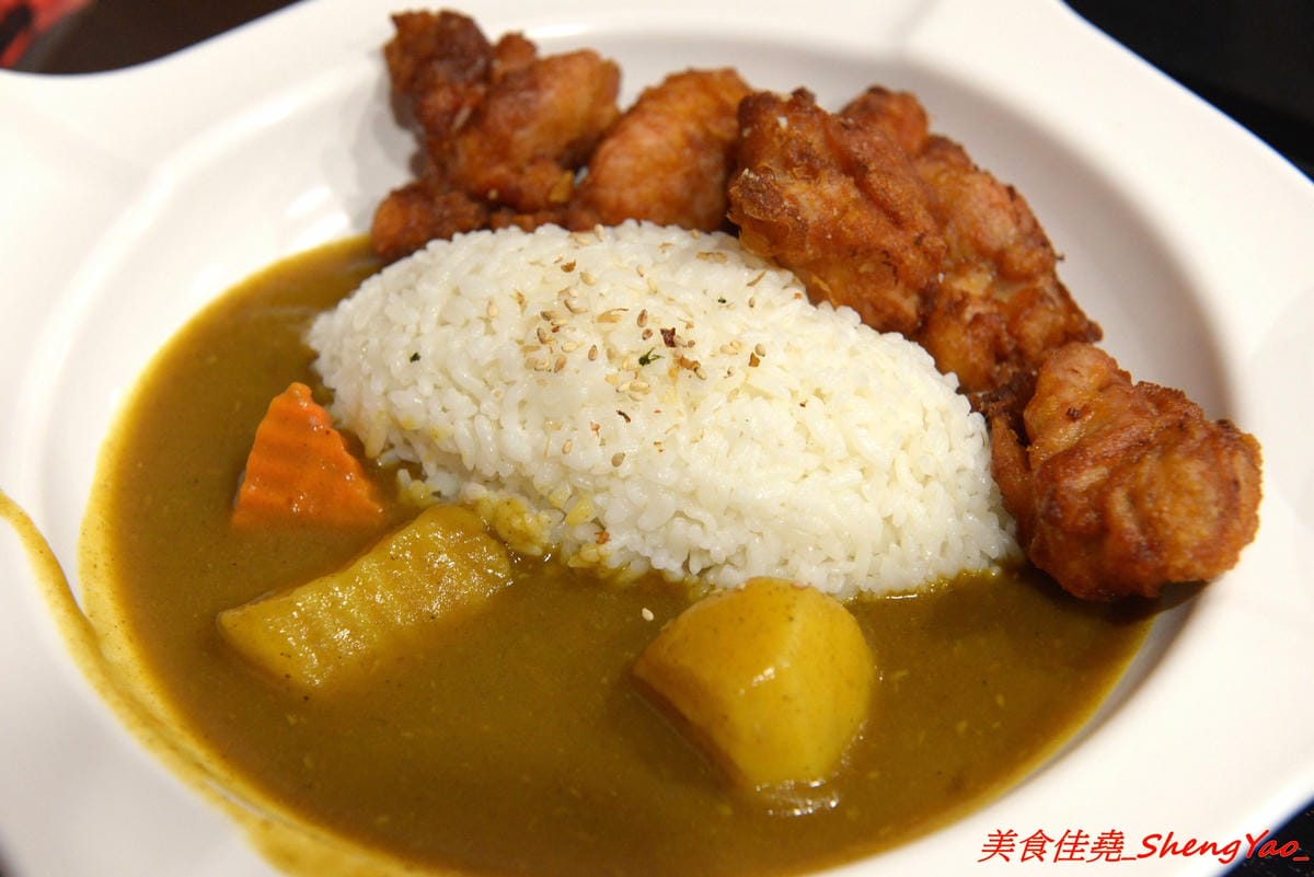 [台中沙鹿]ㄨ麻尹 台中沙鹿店 – 來自彰化市的人氣平價日式食堂,丼飯、咖哩飯和炒烏龍麵都不錯吃很推薦,工讀生妹妹清純呆萌超可愛,12/16-12/29試賣期間優惠很大方。
