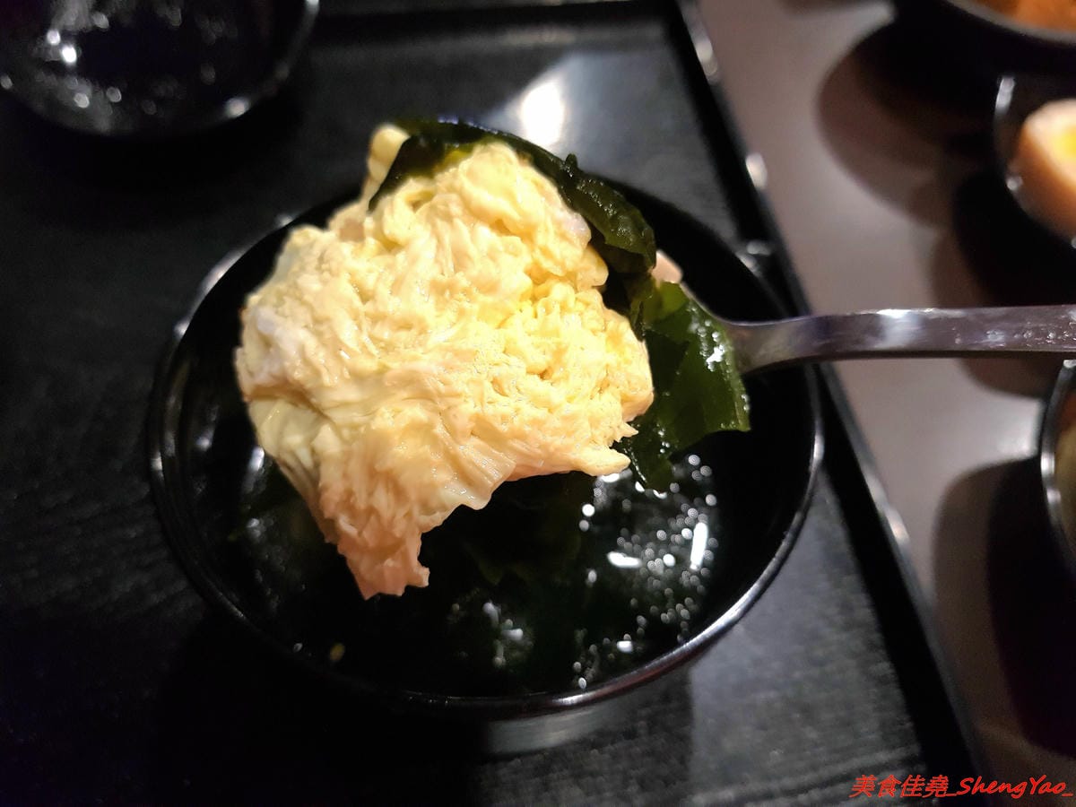 [台中沙鹿]ㄨ麻尹 台中沙鹿店 – 來自彰化市的人氣平價日式食堂,丼飯、咖哩飯和炒烏龍麵都不錯吃很推薦,工讀生妹妹清純呆萌超可愛,12/16-12/29試賣期間優惠很大方。