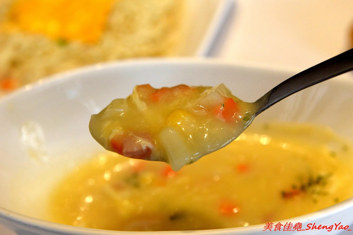 [台中梧棲]幸福早餐坊 – 梧棲人氣早餐店搬家換新店面,店內環境舒適,復古元素裝潢超特別,吃早餐也能拍照打卡上傳,餐點種類多到目不暇給,有比一般西式早餐感覺更好吃,價位卻差不多。