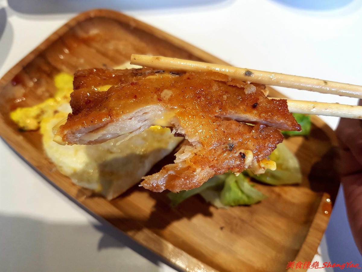 [台中梧棲]幸福早餐坊 – 梧棲人氣早餐店搬家換新店面,店內環境舒適,復古元素裝潢超特別,吃早餐也能拍照打卡上傳,餐點種類多到目不暇給,有比一般西式早餐感覺更好吃,價位卻差不多。