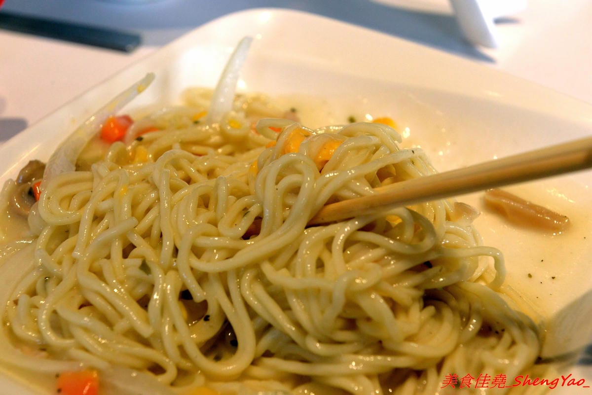 [台中梧棲]幸福早餐坊 – 梧棲人氣早餐店搬家換新店面,店內環境舒適,復古元素裝潢超特別,吃早餐也能拍照打卡上傳,餐點種類多到目不暇給,有比一般西式早餐感覺更好吃,價位卻差不多。