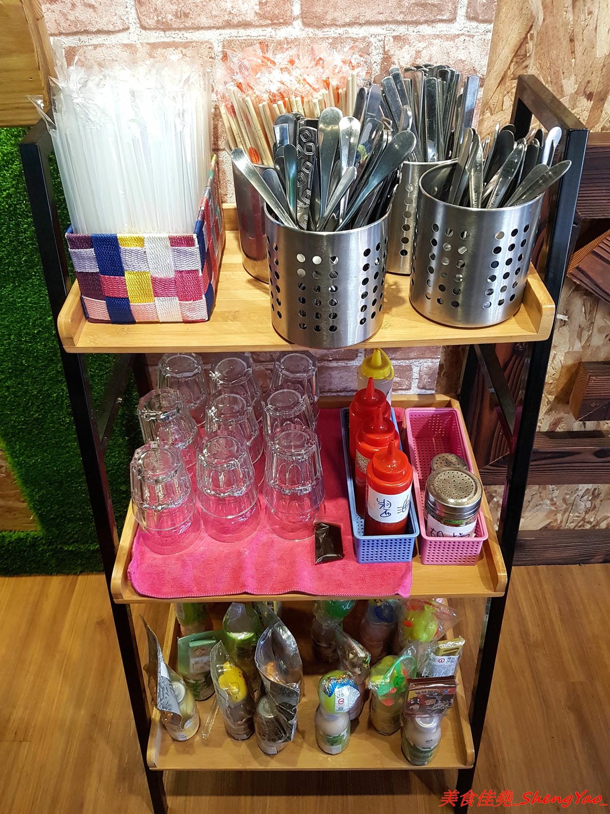 [台中梧棲]幸福早餐坊 – 梧棲人氣早餐店搬家換新店面,店內環境舒適,復古元素裝潢超特別,吃早餐也能拍照打卡上傳,餐點種類多到目不暇給,有比一般西式早餐感覺更好吃,價位卻差不多。