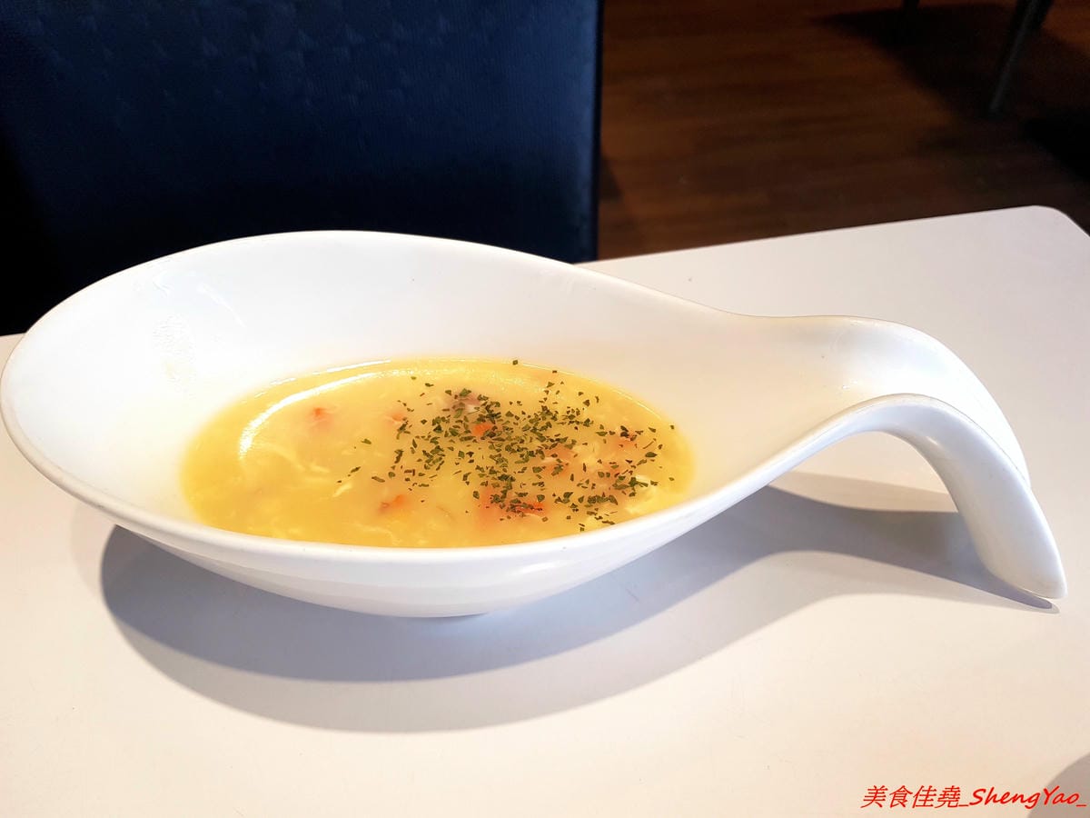 [台中梧棲]幸福早餐坊 – 梧棲人氣早餐店搬家換新店面,店內環境舒適,復古元素裝潢超特別,吃早餐也能拍照打卡上傳,餐點種類多到目不暇給,有比一般西式早餐感覺更好吃,價位卻差不多。