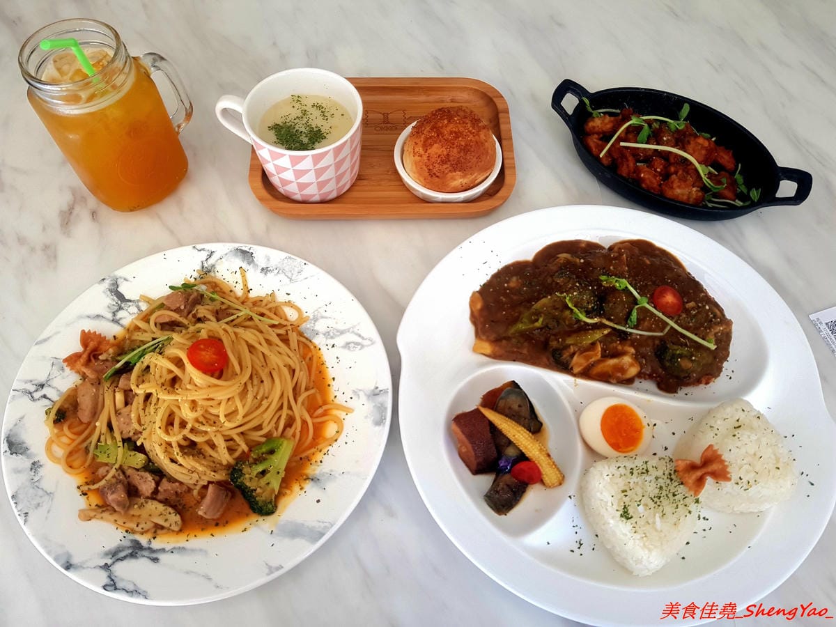 [台中沙鹿]OKKO義式小館 – 台中市區知名的夏帕義大利麵姊妹品牌餐廳,鐵皮屋外觀裏頭有著不輸高檔餐廳的裝潢,餐點走平價路線,口味不落俗套,不錯吃,擺盤也超用心。(已歇業)