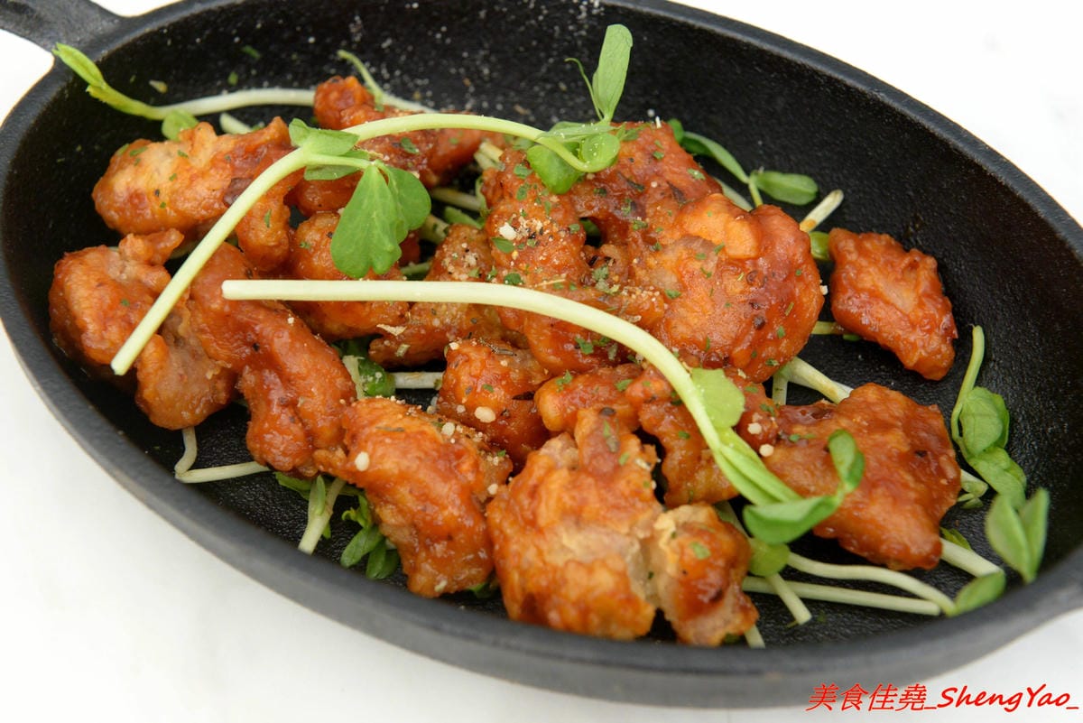 [台中沙鹿]OKKO義式小館 – 台中市區知名的夏帕義大利麵姊妹品牌餐廳,鐵皮屋外觀裏頭有著不輸高檔餐廳的裝潢,餐點走平價路線,口味不落俗套,不錯吃,擺盤也超用心。(已歇業)