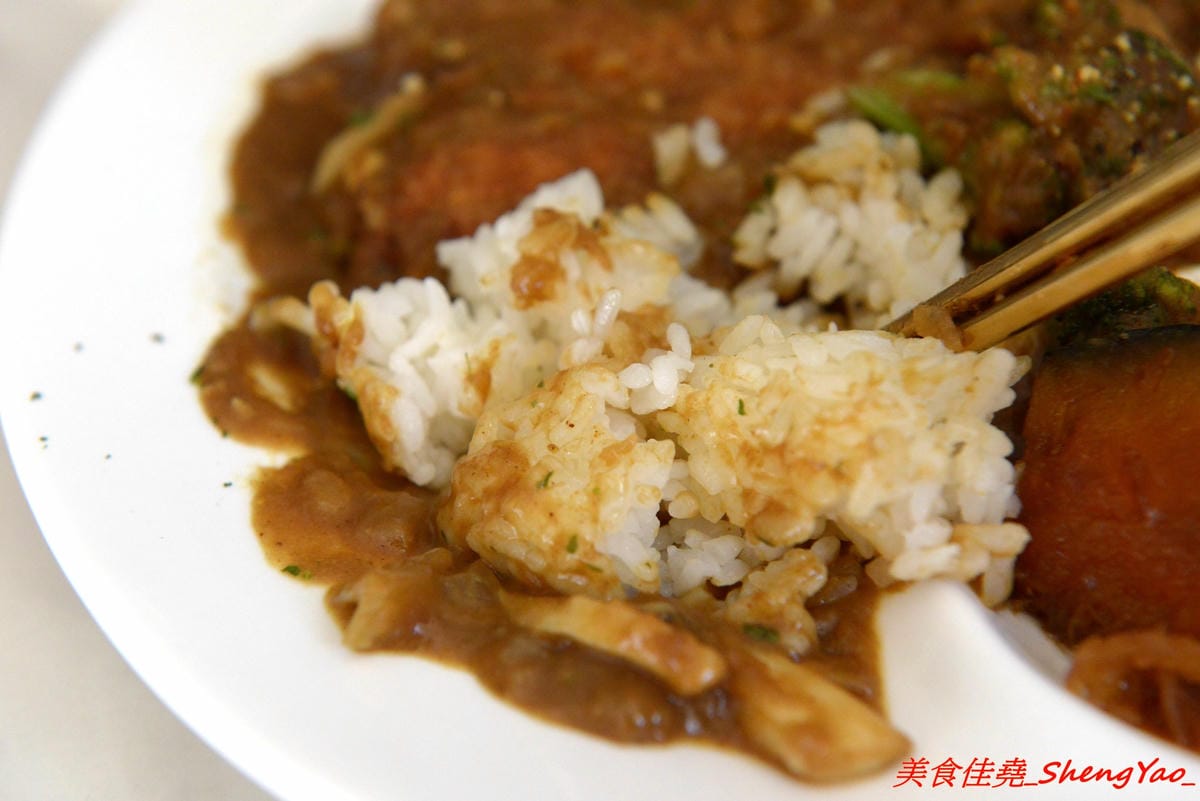 [台中沙鹿]OKKO義式小館 – 台中市區知名的夏帕義大利麵姊妹品牌餐廳,鐵皮屋外觀裏頭有著不輸高檔餐廳的裝潢,餐點走平價路線,口味不落俗套,不錯吃,擺盤也超用心。(已歇業)