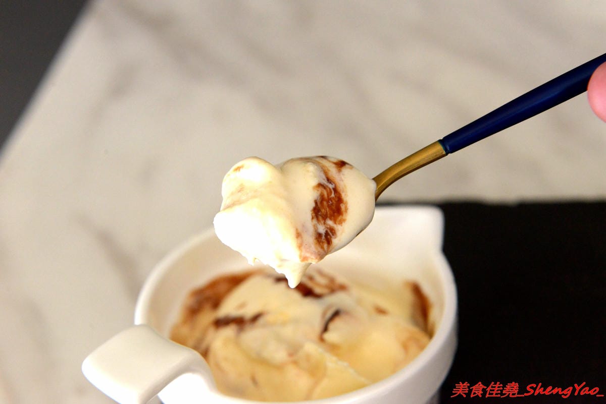 [台中沙鹿]OKKO義式小館 – 台中市區知名的夏帕義大利麵姊妹品牌餐廳,鐵皮屋外觀裏頭有著不輸高檔餐廳的裝潢,餐點走平價路線,口味不落俗套,不錯吃,擺盤也超用心。(已歇業)