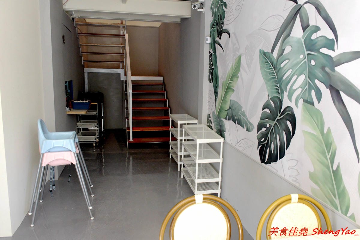 [台中沙鹿]OKKO義式小館 – 台中市區知名的夏帕義大利麵姊妹品牌餐廳,鐵皮屋外觀裏頭有著不輸高檔餐廳的裝潢,餐點走平價路線,口味不落俗套,不錯吃,擺盤也超用心。(已歇業)