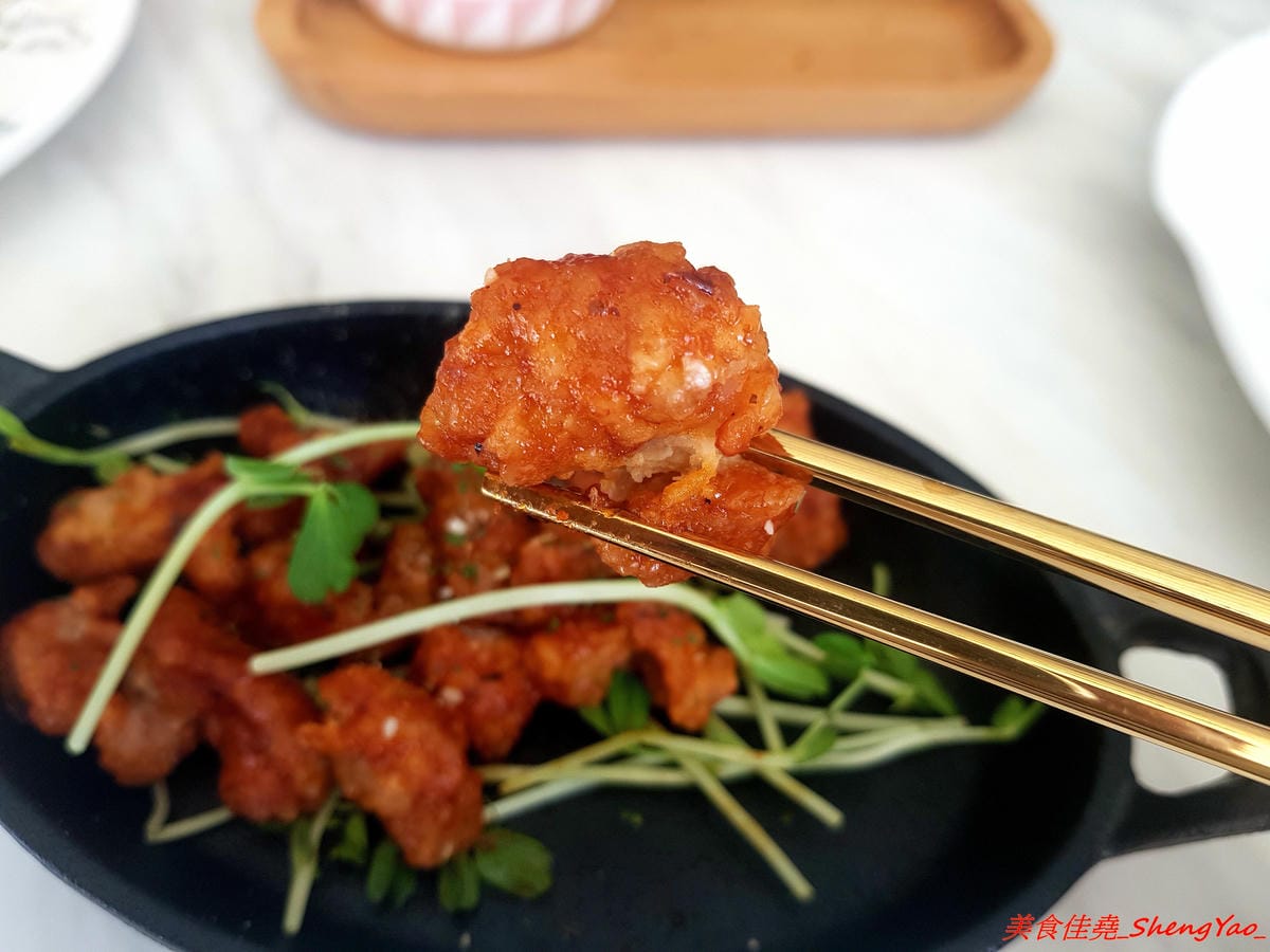 [台中沙鹿]OKKO義式小館 – 台中市區知名的夏帕義大利麵姊妹品牌餐廳,鐵皮屋外觀裏頭有著不輸高檔餐廳的裝潢,餐點走平價路線,口味不落俗套,不錯吃,擺盤也超用心。(已歇業)