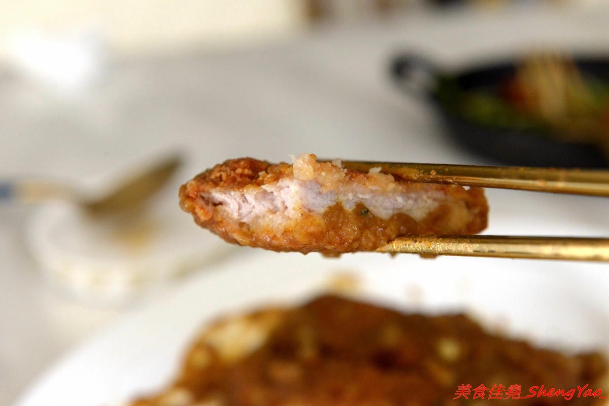[台中沙鹿]OKKO義式小館 – 台中市區知名的夏帕義大利麵姊妹品牌餐廳,鐵皮屋外觀裏頭有著不輸高檔餐廳的裝潢,餐點走平價路線,口味不落俗套,不錯吃,擺盤也超用心。(已歇業)