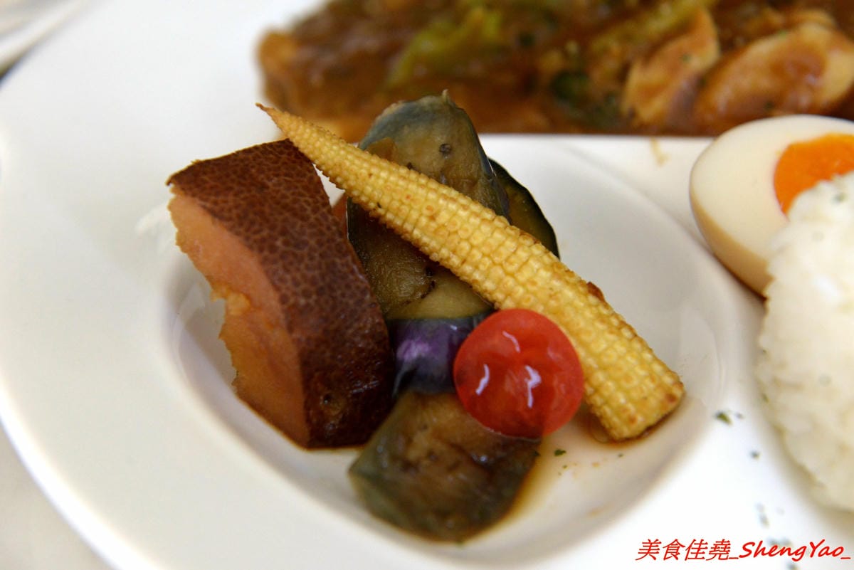 [台中沙鹿]OKKO義式小館 – 台中市區知名的夏帕義大利麵姊妹品牌餐廳,鐵皮屋外觀裏頭有著不輸高檔餐廳的裝潢,餐點走平價路線,口味不落俗套,不錯吃,擺盤也超用心。(已歇業)