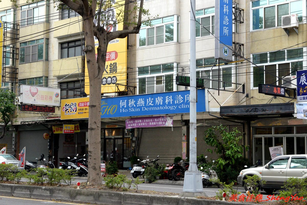 [台中沙鹿]牛滔 牛排館 – 沙鹿新開的牛排館,用餐環境寬敞舒適,牛排表現不差,自助吧有熟食、涼拌菜、水果、蛋糕…等東西種類還不少,目前開幕優惠凡平日用餐打卡享有午餐85折、晚餐9折,另類