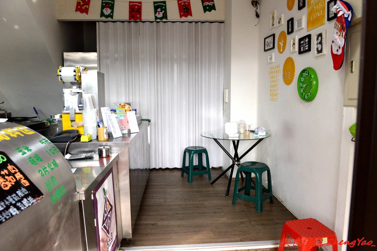 [台中沙鹿]5米3 手作粉漿蛋餅 – 沙鹿與眾不同蛋餅專賣店,手作粉漿蛋餅皮口感超特別,蛋餅口味獨特,每周還會推出限定快閃口味, 內餡非常真材實料,份量十足,吃完很有飽足感,當正餐來吃也很OK