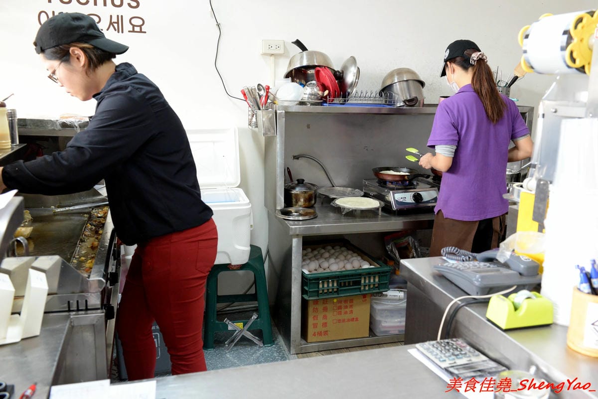 [台中沙鹿]5米3 手作粉漿蛋餅 – 沙鹿與眾不同蛋餅專賣店,手作粉漿蛋餅皮口感超特別,蛋餅口味獨特,每周還會推出限定快閃口味, 內餡非常真材實料,份量十足,吃完很有飽足感,當正餐來吃也很OK