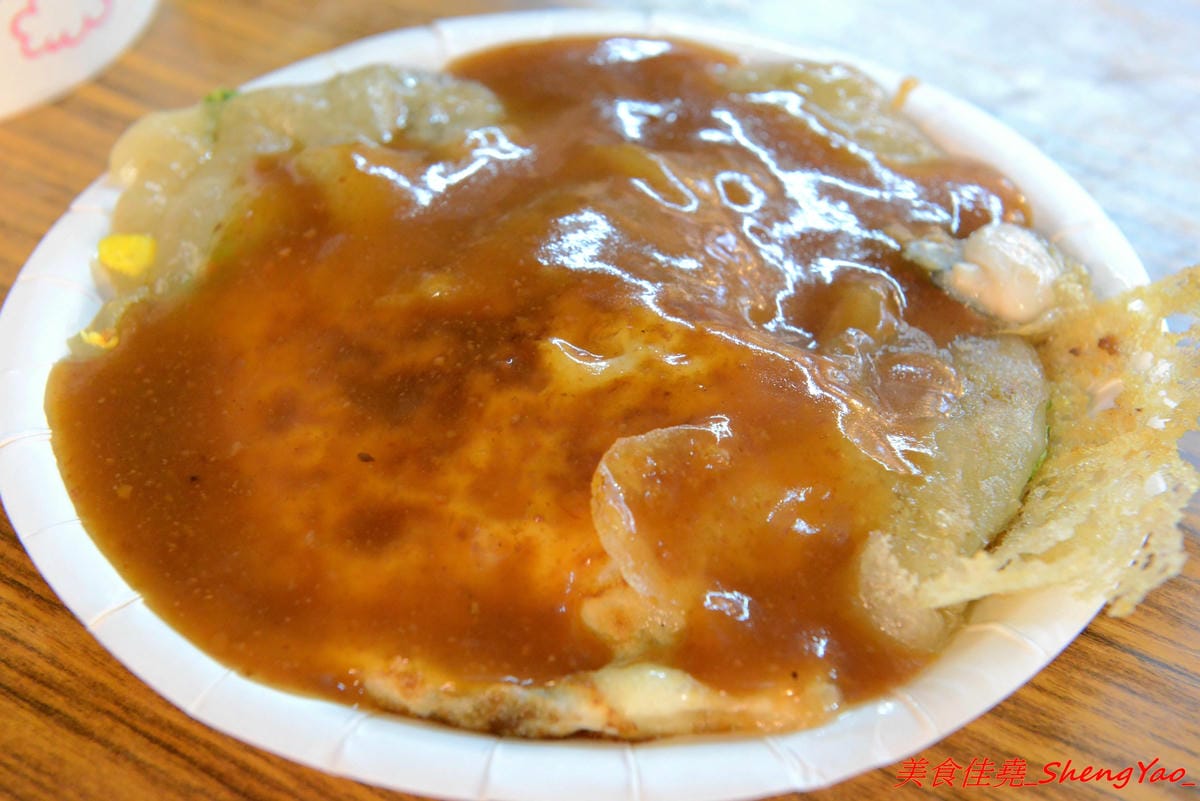 [台中沙鹿]福安黃昏市場 太祖魷魚羹 – 傳承20多年的老店好味道,滿滿配料的蚵仔煎、4-5塊肉羹加上4-5塊魷魚的綜合羹,通通只賣50元,真材實料、俗擱大碗,連波麗士大人也都是老主顧。