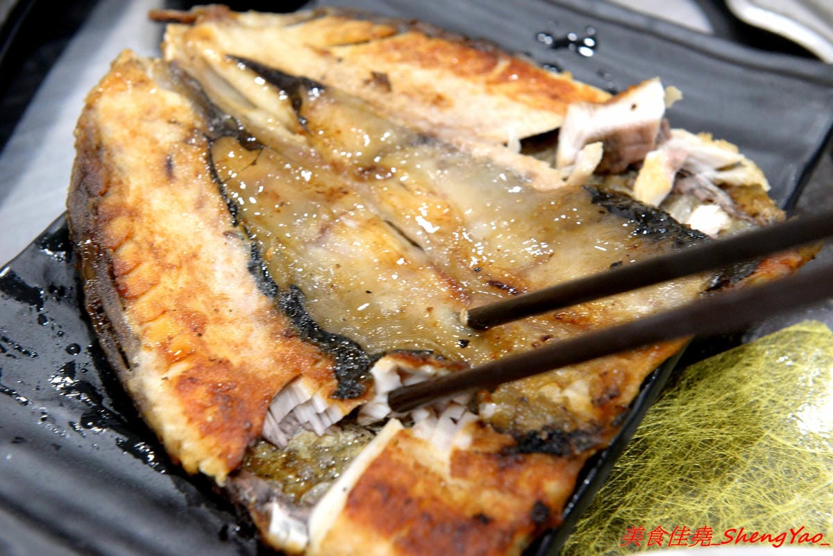 [台中沙鹿]客來見炊燒 – 沙鹿新開幕的鐵板燒,食材講究,主廚功力也很了得,多變化的調味讓人驚豔連連,炙燒起司雞腿排、菲力牛排和櫻之大生蠔都是推薦必點,2/7-2/9開幕期間打卡就送雞腿排或豬