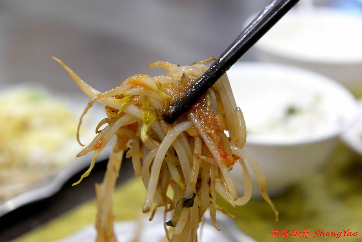 [台中沙鹿]客來見炊燒 – 沙鹿新開幕的鐵板燒,食材講究,主廚功力也很了得,多變化的調味讓人驚豔連連,炙燒起司雞腿排、菲力牛排和櫻之大生蠔都是推薦必點,2/7-2/9開幕期間打卡就送雞腿排或豬
