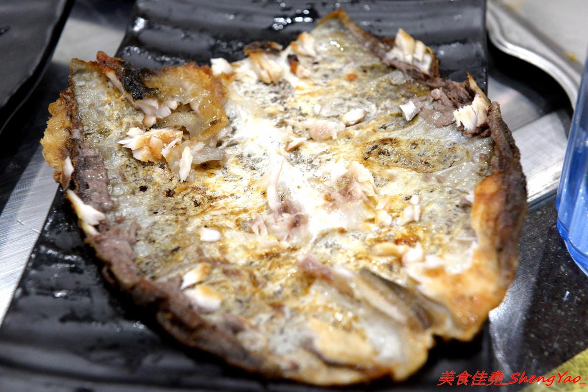 [台中沙鹿]客來見炊燒 – 沙鹿新開幕的鐵板燒,食材講究,主廚功力也很了得,多變化的調味讓人驚豔連連,炙燒起司雞腿排、菲力牛排和櫻之大生蠔都是推薦必點,2/7-2/9開幕期間打卡就送雞腿排或豬