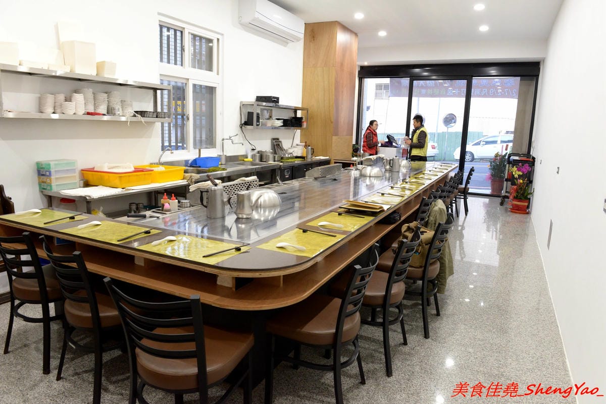 [台中沙鹿]客來見炊燒 – 沙鹿新開幕的鐵板燒,食材講究,主廚功力也很了得,多變化的調味讓人驚豔連連,炙燒起司雞腿排、菲力牛排和櫻之大生蠔都是推薦必點,2/7-2/9開幕期間打卡就送雞腿排或豬