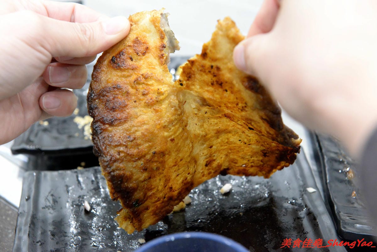 [台中沙鹿]客來見炊燒 – 沙鹿新開幕的鐵板燒,食材講究,主廚功力也很了得,多變化的調味讓人驚豔連連,炙燒起司雞腿排、菲力牛排和櫻之大生蠔都是推薦必點,2/7-2/9開幕期間打卡就送雞腿排或豬