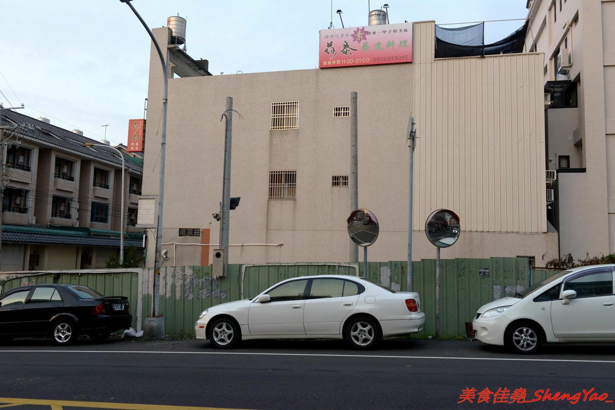 [台中沙鹿]客來見炊燒 – 沙鹿新開幕的鐵板燒,食材講究,主廚功力也很了得,多變化的調味讓人驚豔連連,炙燒起司雞腿排、菲力牛排和櫻之大生蠔都是推薦必點,2/7-2/9開幕期間打卡就送雞腿排或豬