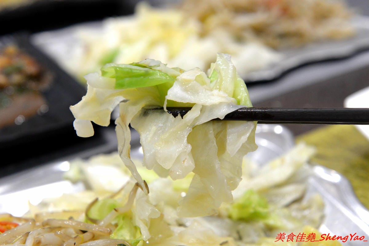 [台中沙鹿]客來見炊燒 – 沙鹿新開幕的鐵板燒,食材講究,主廚功力也很了得,多變化的調味讓人驚豔連連,炙燒起司雞腿排、菲力牛排和櫻之大生蠔都是推薦必點,2/7-2/9開幕期間打卡就送雞腿排或豬