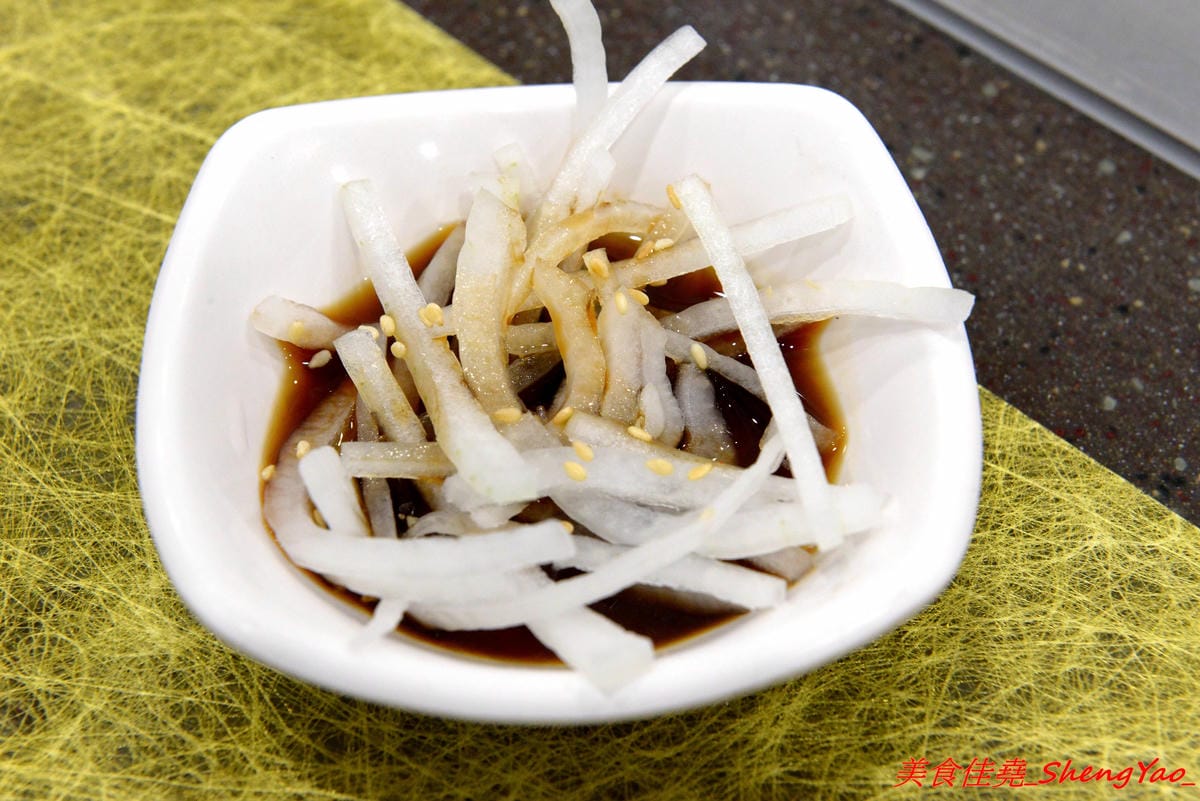 [台中沙鹿]客來見炊燒 – 沙鹿新開幕的鐵板燒,食材講究,主廚功力也很了得,多變化的調味讓人驚豔連連,炙燒起司雞腿排、菲力牛排和櫻之大生蠔都是推薦必點,2/7-2/9開幕期間打卡就送雞腿排或豬