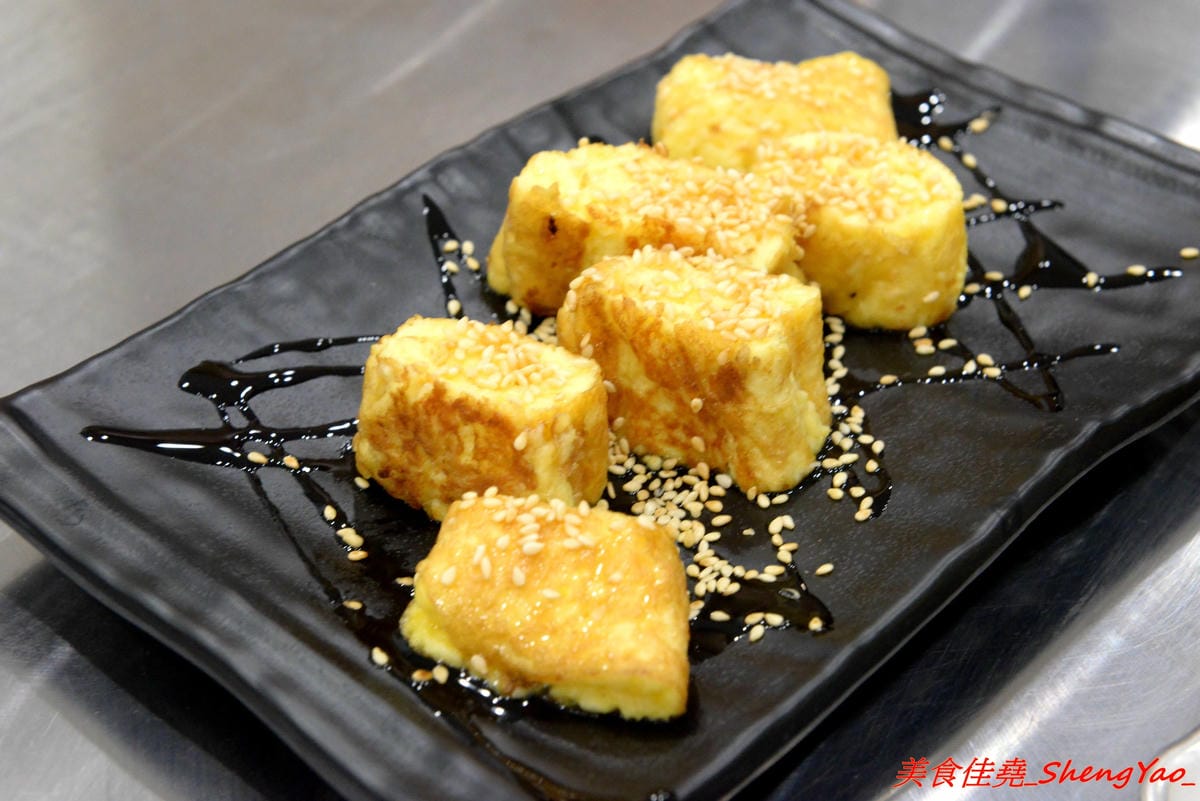 [台中沙鹿]客來見炊燒 – 沙鹿新開幕的鐵板燒,食材講究,主廚功力也很了得,多變化的調味讓人驚豔連連,炙燒起司雞腿排、菲力牛排和櫻之大生蠔都是推薦必點,2/7-2/9開幕期間打卡就送雞腿排或豬