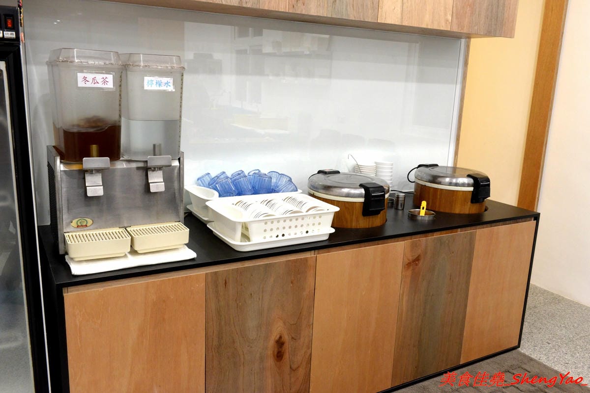 [台中沙鹿]客來見炊燒 – 沙鹿新開幕的鐵板燒,食材講究,主廚功力也很了得,多變化的調味讓人驚豔連連,炙燒起司雞腿排、菲力牛排和櫻之大生蠔都是推薦必點,2/7-2/9開幕期間打卡就送雞腿排或豬