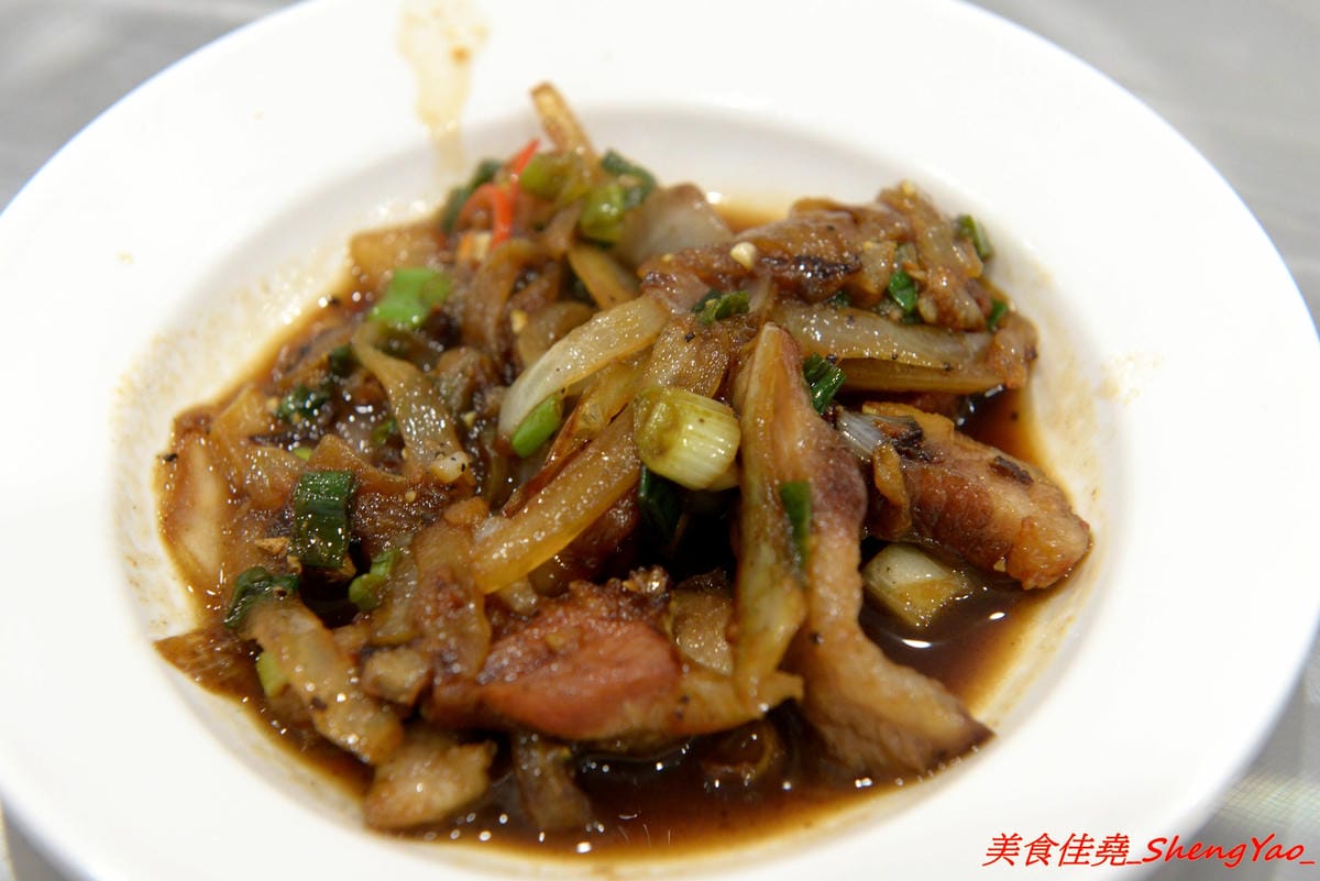 [台中沙鹿]客來見炊燒 – 沙鹿新開幕的鐵板燒,食材講究,主廚功力也很了得,多變化的調味讓人驚豔連連,炙燒起司雞腿排、菲力牛排和櫻之大生蠔都是推薦必點,2/7-2/9開幕期間打卡就送雞腿排或豬