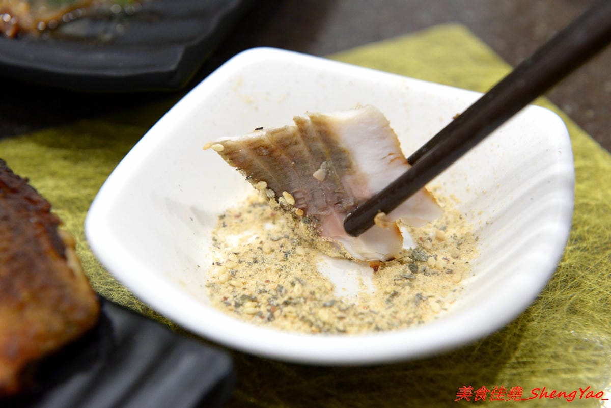 [台中沙鹿]客來見炊燒 – 沙鹿新開幕的鐵板燒,食材講究,主廚功力也很了得,多變化的調味讓人驚豔連連,炙燒起司雞腿排、菲力牛排和櫻之大生蠔都是推薦必點,2/7-2/9開幕期間打卡就送雞腿排或豬