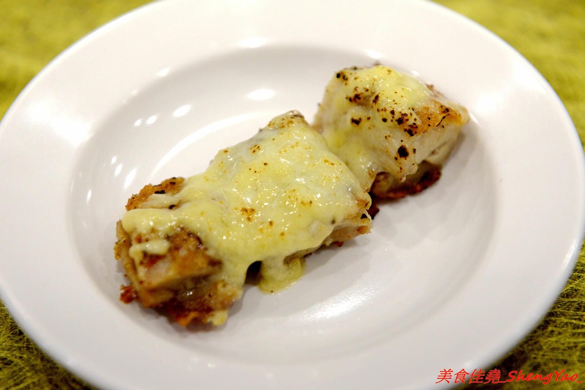 [台中沙鹿]客來見炊燒 – 沙鹿新開幕的鐵板燒,食材講究,主廚功力也很了得,多變化的調味讓人驚豔連連,炙燒起司雞腿排、菲力牛排和櫻之大生蠔都是推薦必點,2/7-2/9開幕期間打卡就送雞腿排或豬