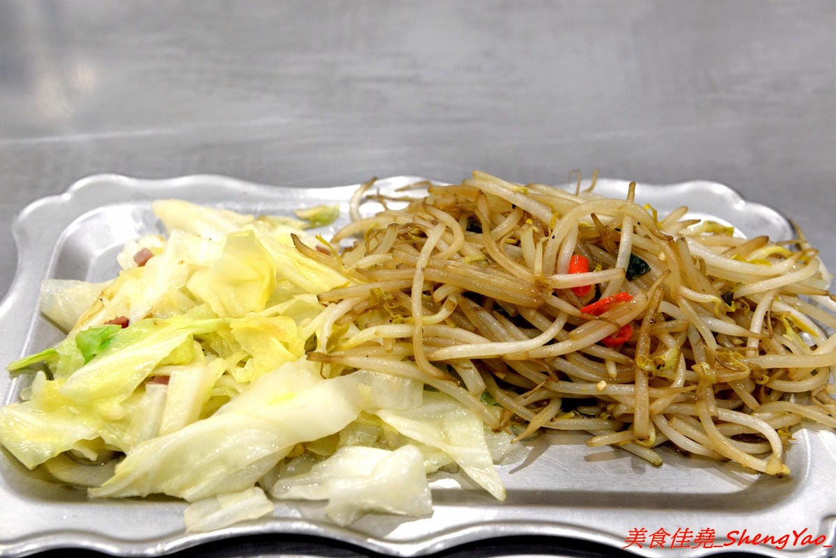 [台中沙鹿]客來見炊燒 – 沙鹿新開幕的鐵板燒,食材講究,主廚功力也很了得,多變化的調味讓人驚豔連連,炙燒起司雞腿排、菲力牛排和櫻之大生蠔都是推薦必點,2/7-2/9開幕期間打卡就送雞腿排或豬