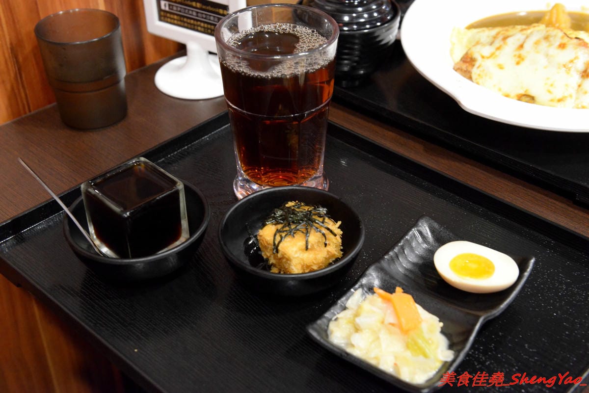 [台中沙鹿]ㄨ麻尹 台中沙鹿店 二訪 – 超嚇人的魔爪肋排系列登場 !! 巨無霸的SIZE,長度足足有手前臂那樣長,蜜汁風味調味還不錯,感覺還蠻適合下酒的。(店家邀約)