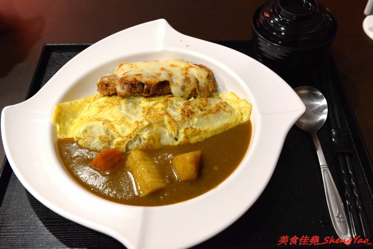 [台中沙鹿]ㄨ麻尹 台中沙鹿店 二訪 – 超嚇人的魔爪肋排系列登場 !! 巨無霸的SIZE,長度足足有手前臂那樣長,蜜汁風味調味還不錯,感覺還蠻適合下酒的。(店家邀約)