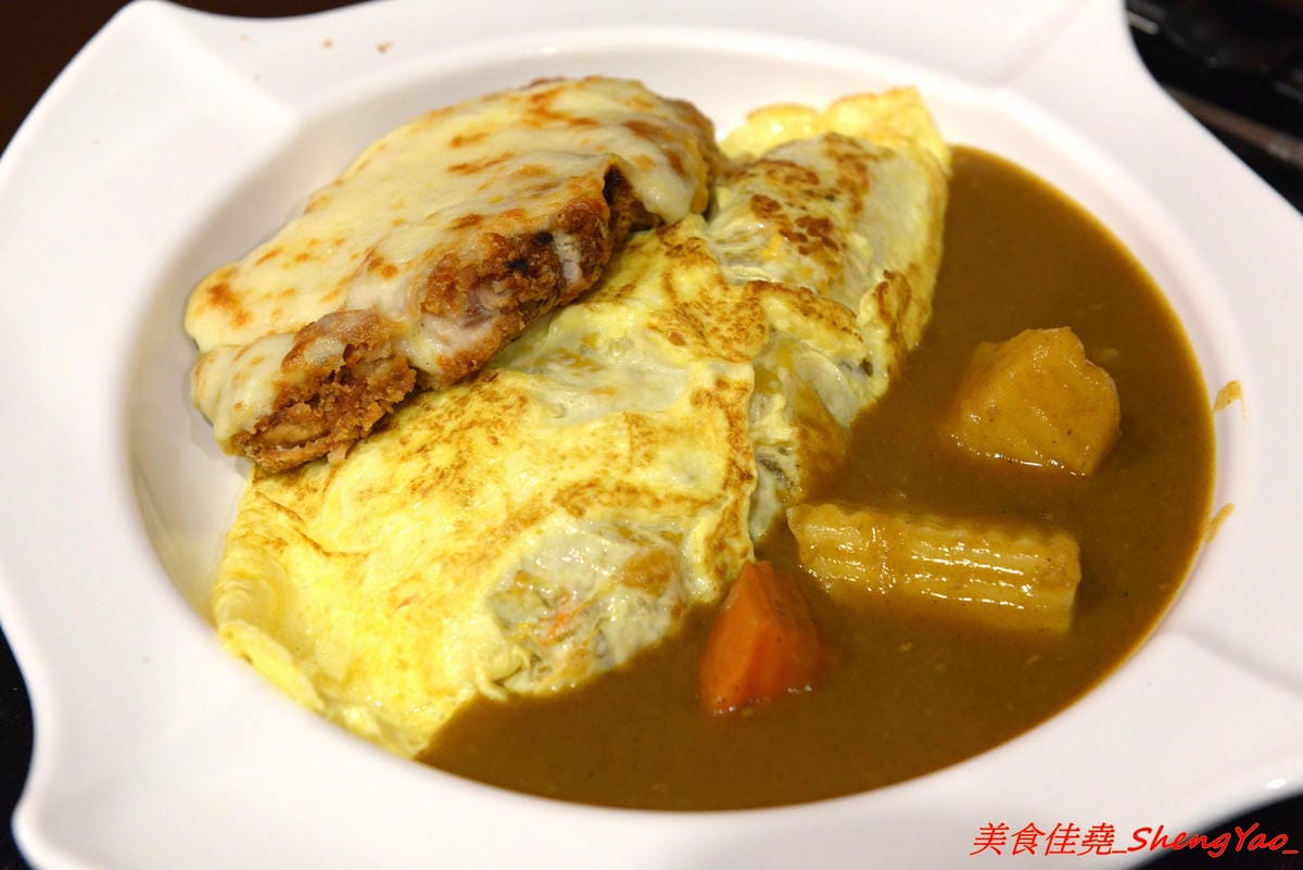 [台中沙鹿]ㄨ麻尹 台中沙鹿店 二訪 – 超嚇人的魔爪肋排系列登場 !! 巨無霸的SIZE,長度足足有手前臂那樣長,蜜汁風味調味還不錯,感覺還蠻適合下酒的。(店家邀約)