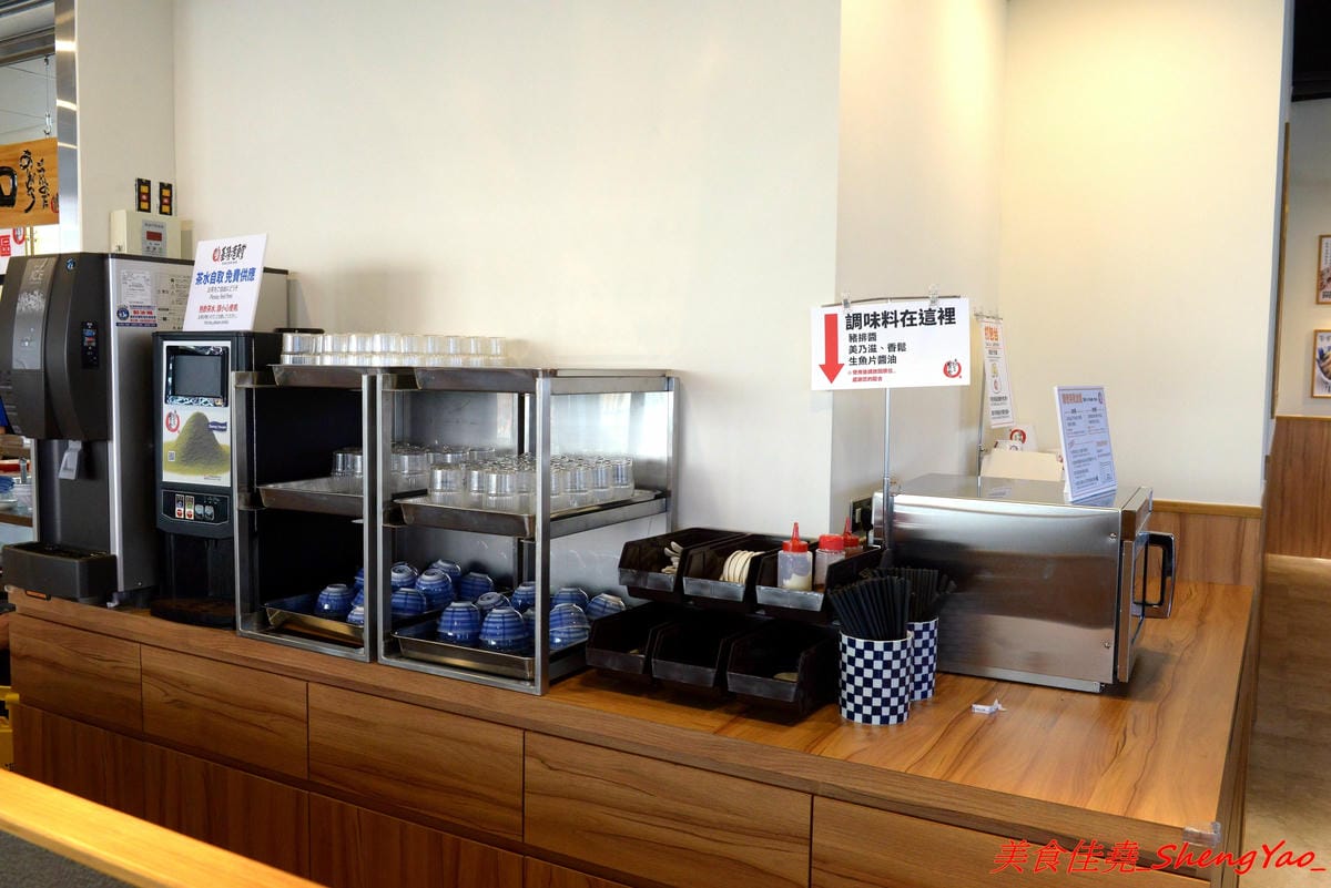 [基隆仁愛]基隆港食堂 – 東岸商場E SQUARE美食,來自日本的最大連鎖庶民食堂”まいどおおきに食堂”,主打熱騰騰現做的日式家庭料理菜色,口味見仁見智,吃完還可以逛一下商場。