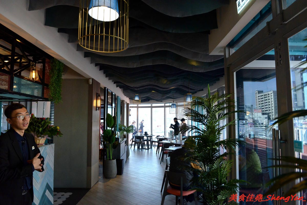 [基隆仁愛]基隆港食堂 – 東岸商場E SQUARE美食,來自日本的最大連鎖庶民食堂”まいどおおきに食堂”,主打熱騰騰現做的日式家庭料理菜色,口味見仁見智,吃完還可以逛一下商場。