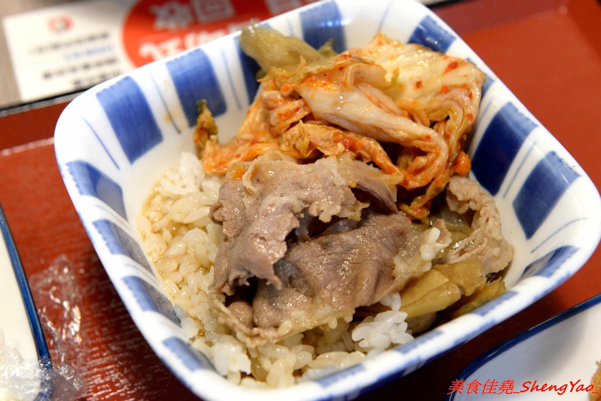 [基隆仁愛]基隆港食堂 – 東岸商場E SQUARE美食,來自日本的最大連鎖庶民食堂”まいどおおきに食堂”,主打熱騰騰現做的日式家庭料理菜色,口味見仁見智,吃完還可以逛一下商場。