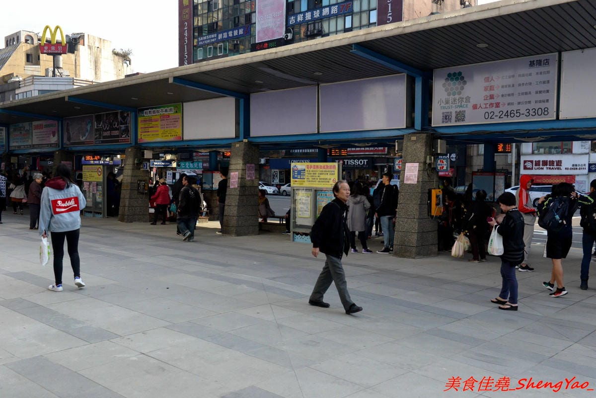 [基隆仁愛]基隆港食堂 – 東岸商場E SQUARE美食,來自日本的最大連鎖庶民食堂”まいどおおきに食堂”,主打熱騰騰現做的日式家庭料理菜色,口味見仁見智,吃完還可以逛一下商場。