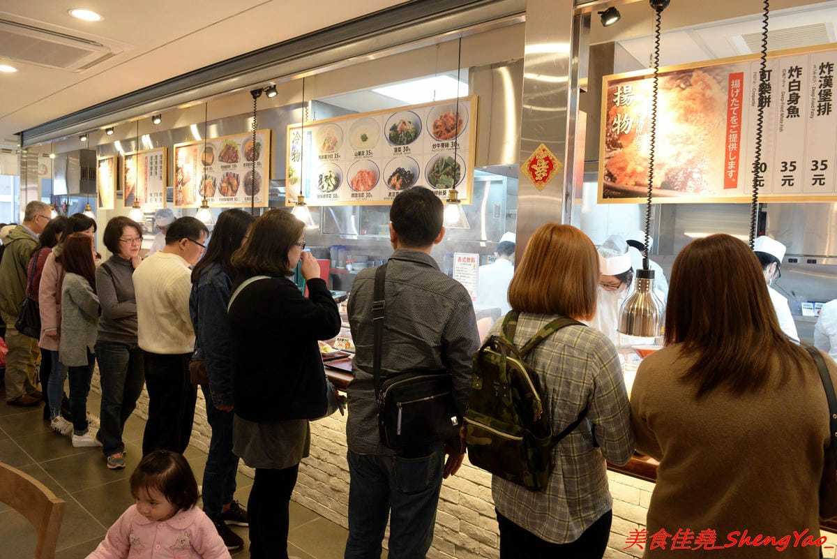 [基隆仁愛]基隆港食堂 – 東岸商場E SQUARE美食,來自日本的最大連鎖庶民食堂”まいどおおきに食堂”,主打熱騰騰現做的日式家庭料理菜色,口味見仁見智,吃完還可以逛一下商場。