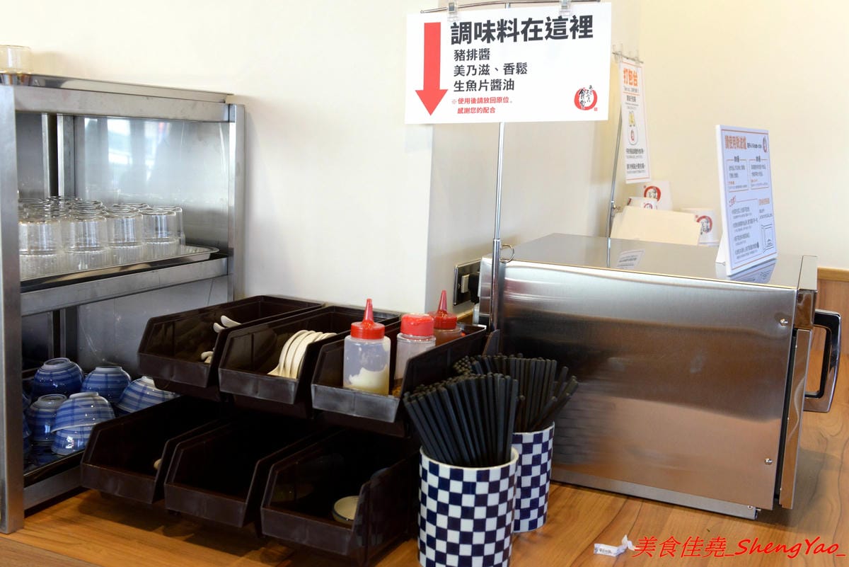 [基隆仁愛]基隆港食堂 – 東岸商場E SQUARE美食,來自日本的最大連鎖庶民食堂”まいどおおきに食堂”,主打熱騰騰現做的日式家庭料理菜色,口味見仁見智,吃完還可以逛一下商場。