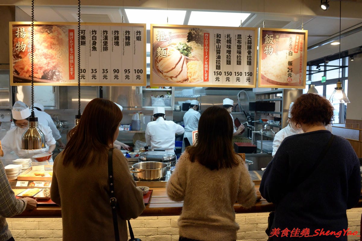 [基隆仁愛]基隆港食堂 – 東岸商場E SQUARE美食,來自日本的最大連鎖庶民食堂”まいどおおきに食堂”,主打熱騰騰現做的日式家庭料理菜色,口味見仁見智,吃完還可以逛一下商場。