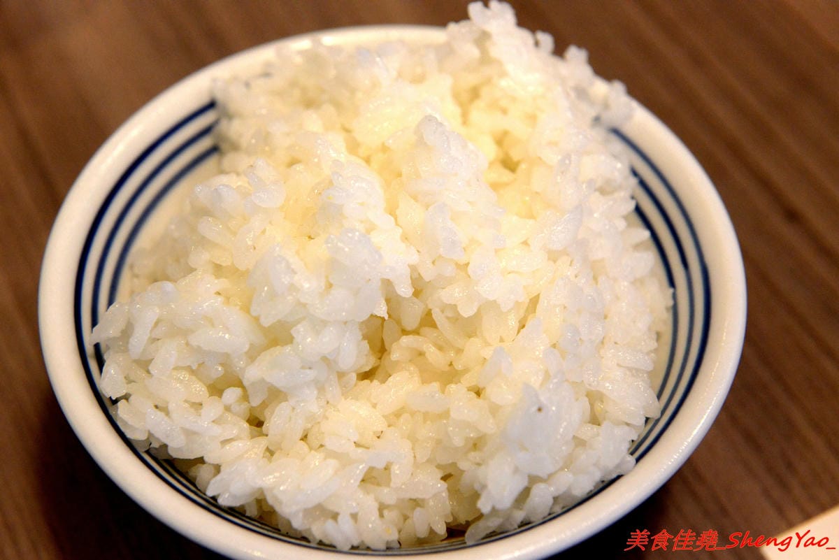 [基隆仁愛]基隆港食堂 – 東岸商場E SQUARE美食,來自日本的最大連鎖庶民食堂”まいどおおきに食堂”,主打熱騰騰現做的日式家庭料理菜色,口味見仁見智,吃完還可以逛一下商場。